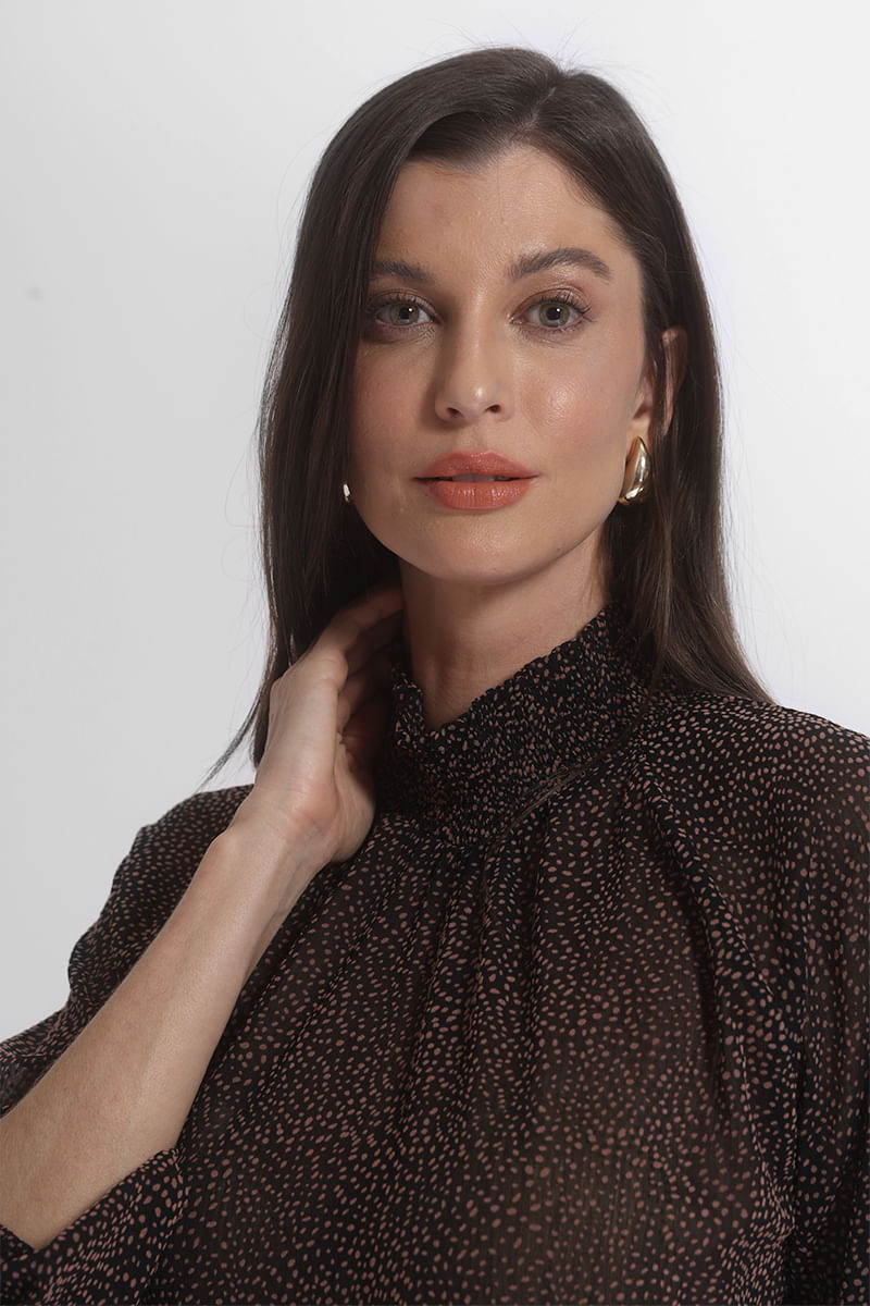 blusa-chifon-poa-em-flocado-e-punho-com-lastex---preto-0000574201_3
