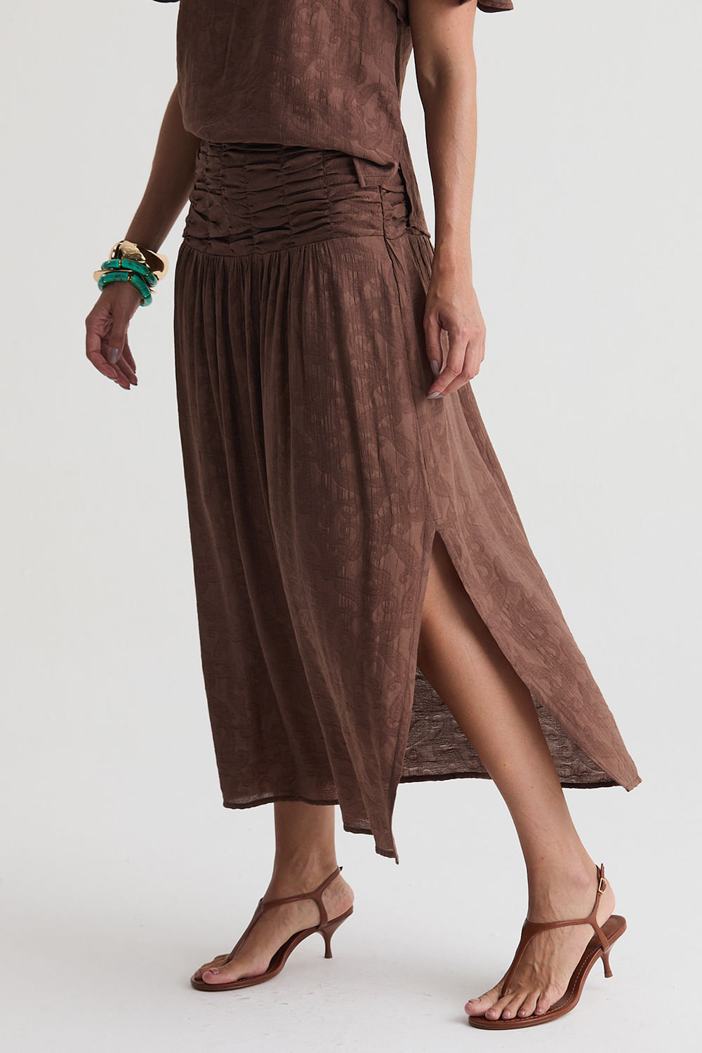 SAIA JACQUARD PAISLEY - MARROM | Pusco